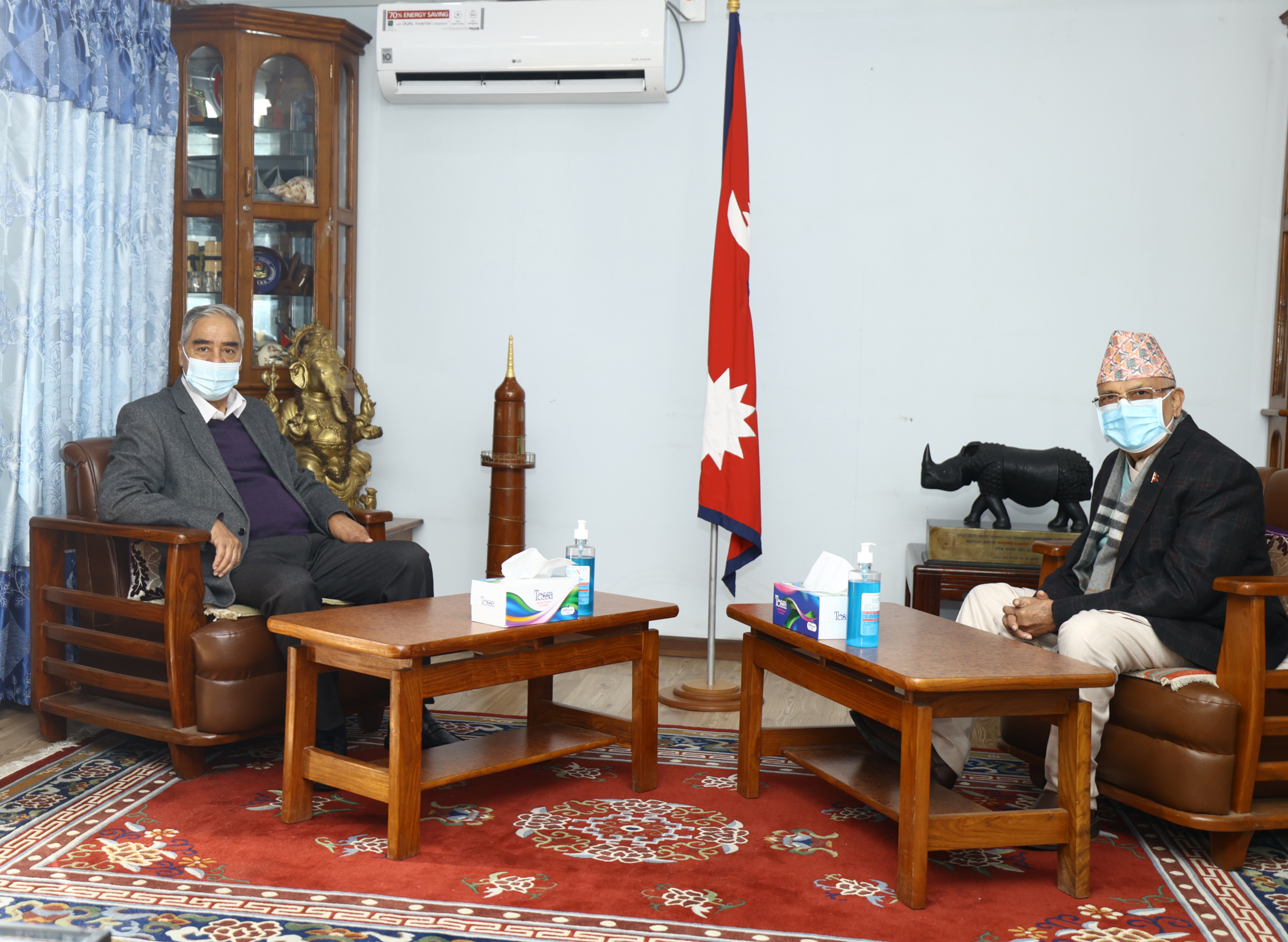 PM Deuba, Chair Oli hold meeting