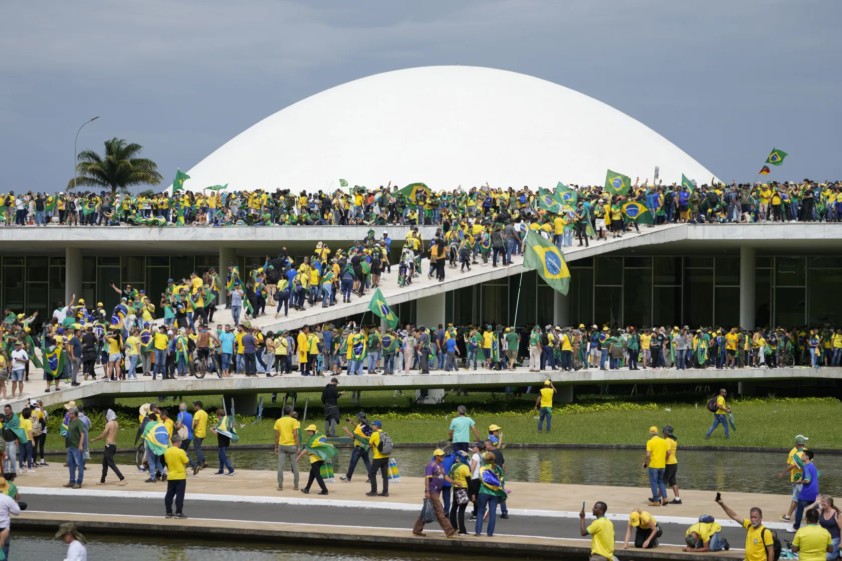 protesters attack Brazil’s presidential palace and Supreme Court, hundreds arrested