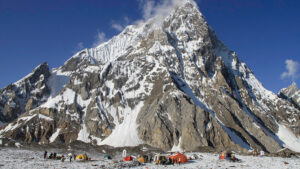 High hills, mountains wear deserted look for lack of snowfall