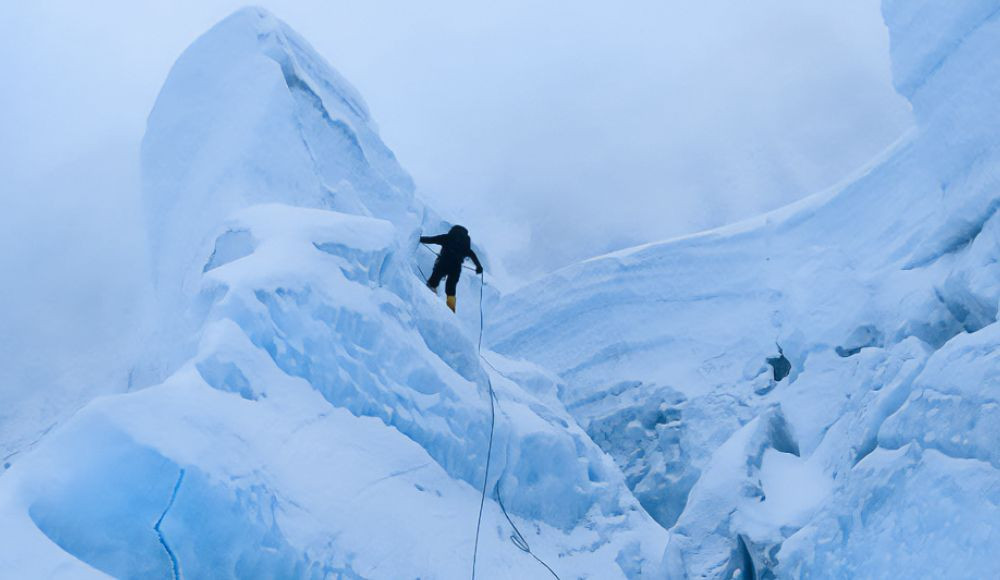 Hundreds of mountaineers awaiting favourable weather to scale Mt Everest