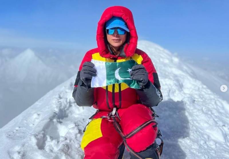 Two climbers including from Pakistan scale Mt Everest