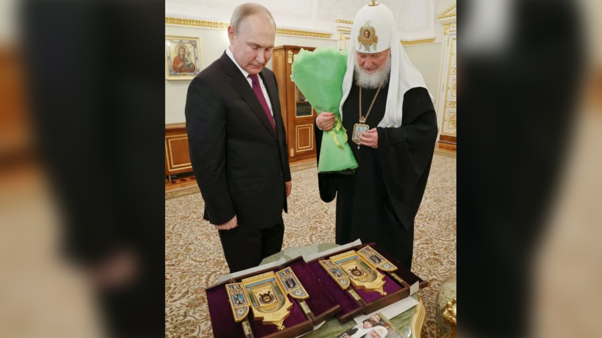 Putin gifts historic treasures to church amid Ukraine campaign