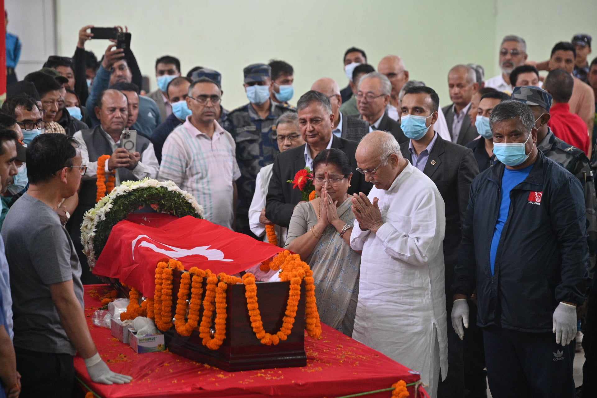 Nembang’s body at UML central office in Chyasal, People from various walks of life paying last tribute (with Photos)