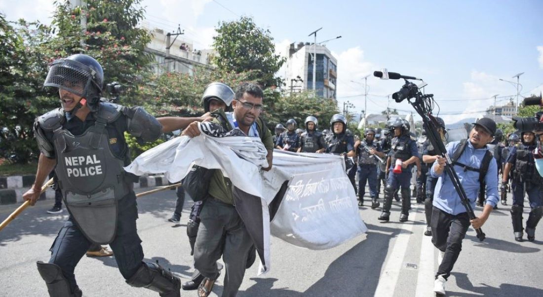 Police intervenes relief teachers’ agitation in New Baneshwor