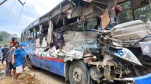Three people die in bus-truck collision; 27 injured