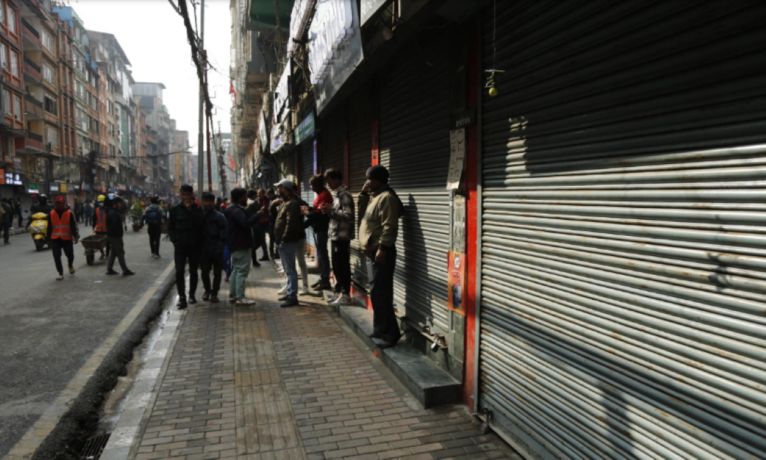 KMC bans parking in New Road area , traders down shutters against prohibition