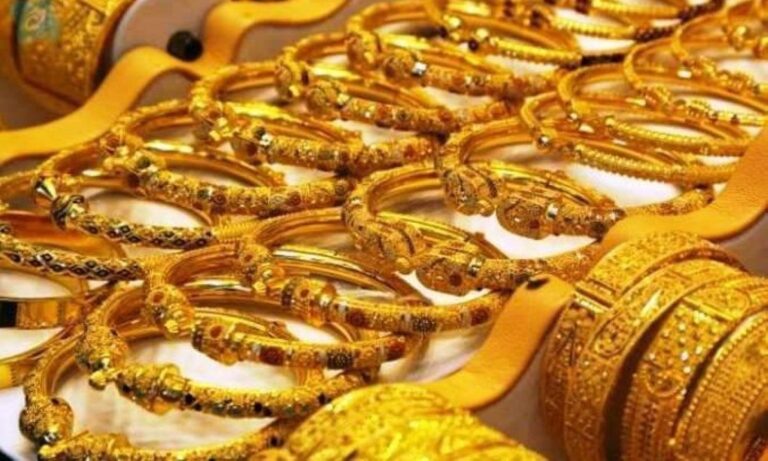 Price of yellow metal goes down by Rs 2,700 per tola