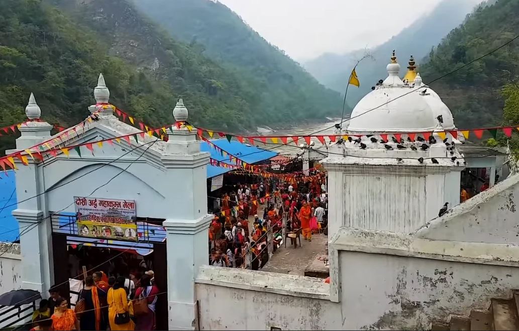 Over 200 thousand devotees throng Maha Kumbha Mela at Barahakshetra