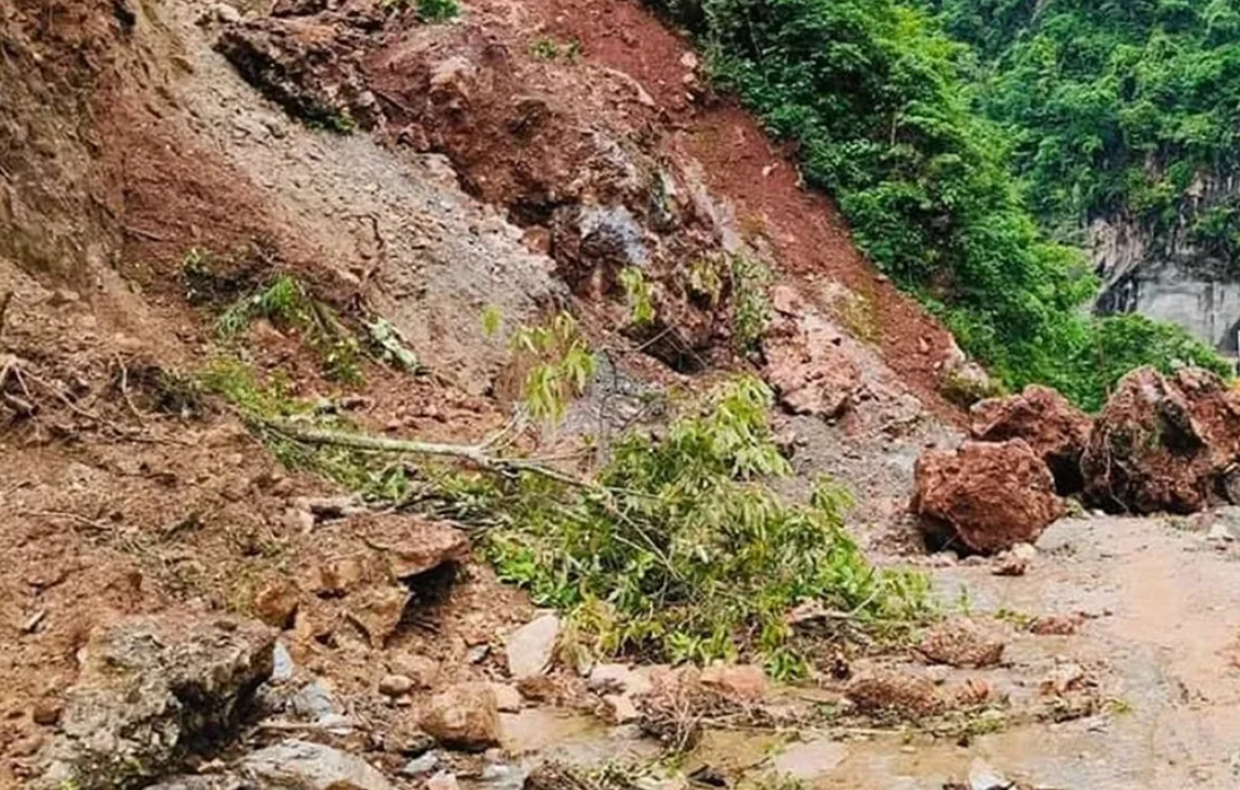 Panchdhare-Chakhewa road disrupted