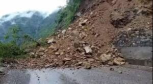 Landslide blocks roadway to Kathmandu