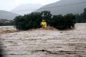 Water level in rivers rise to danger level