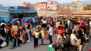 Around 100 thousand people leave Kathmandu Valley daily for home