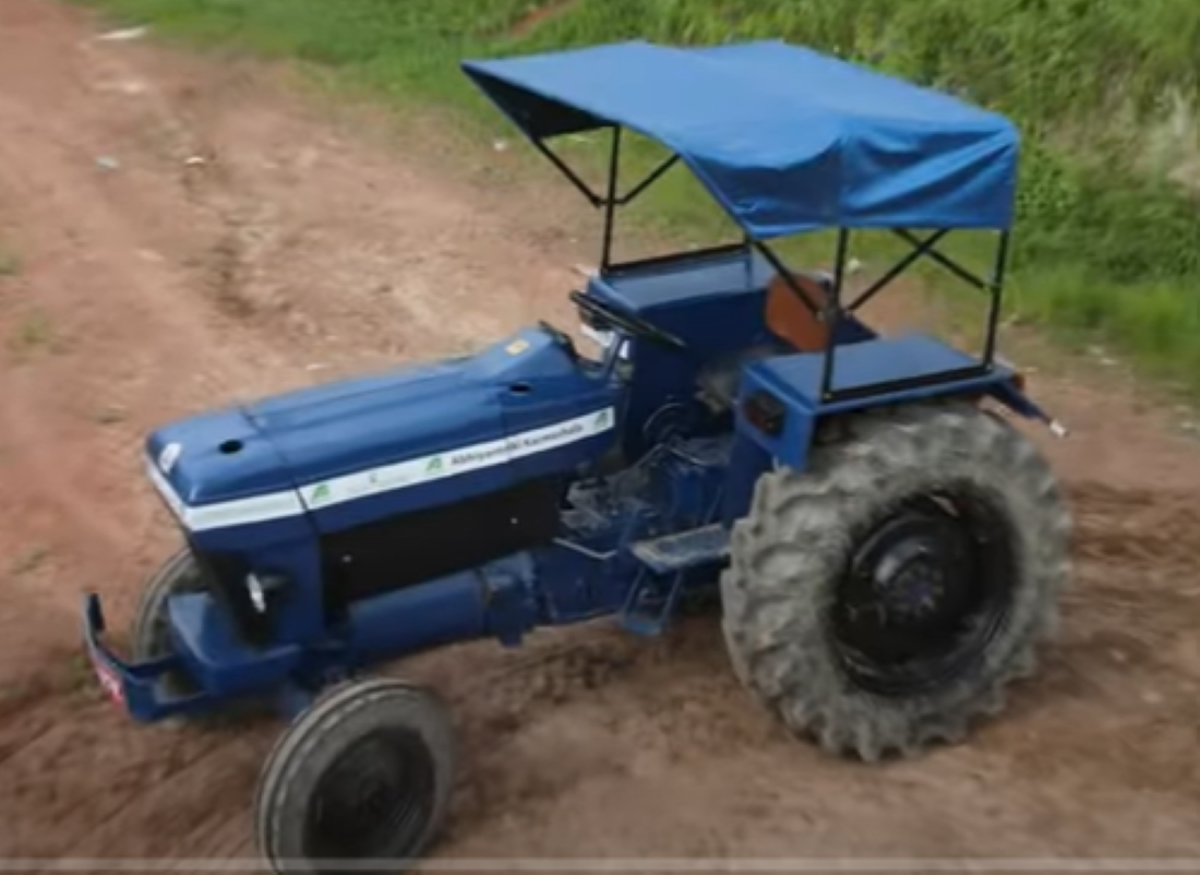 Students in Lalbandi build EV tractor