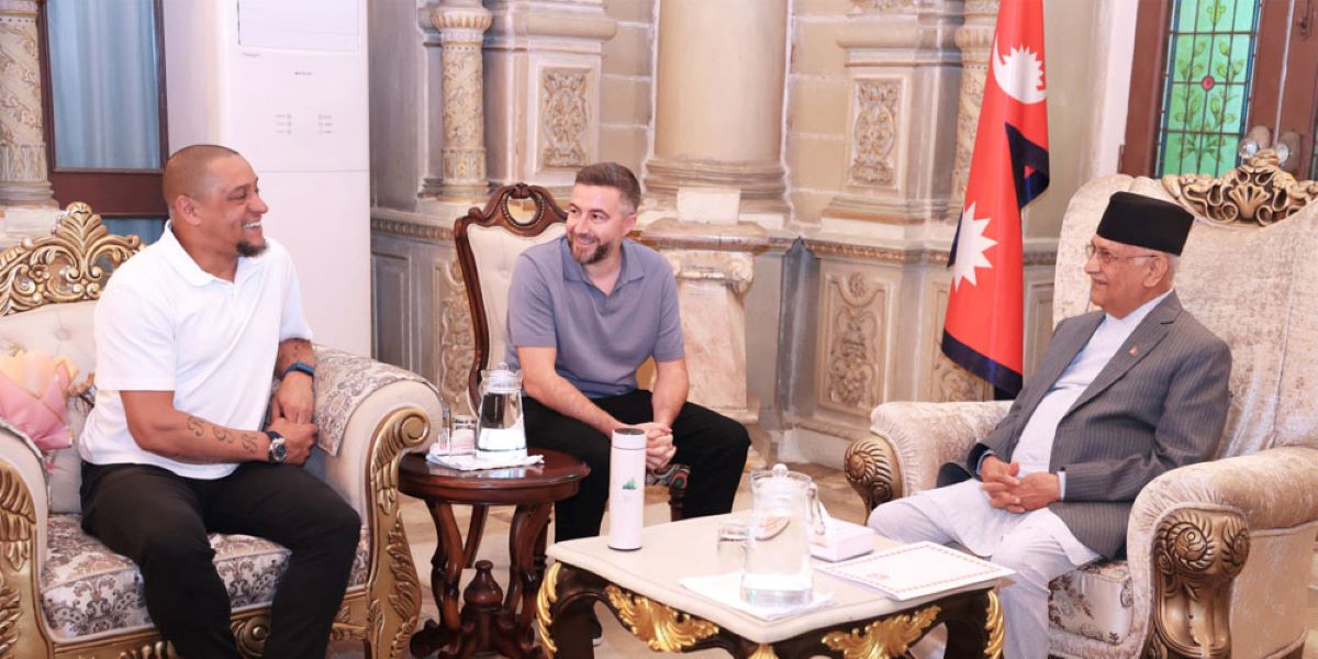 Brazilian star footballer Roberto Carlos calls on PM Oli