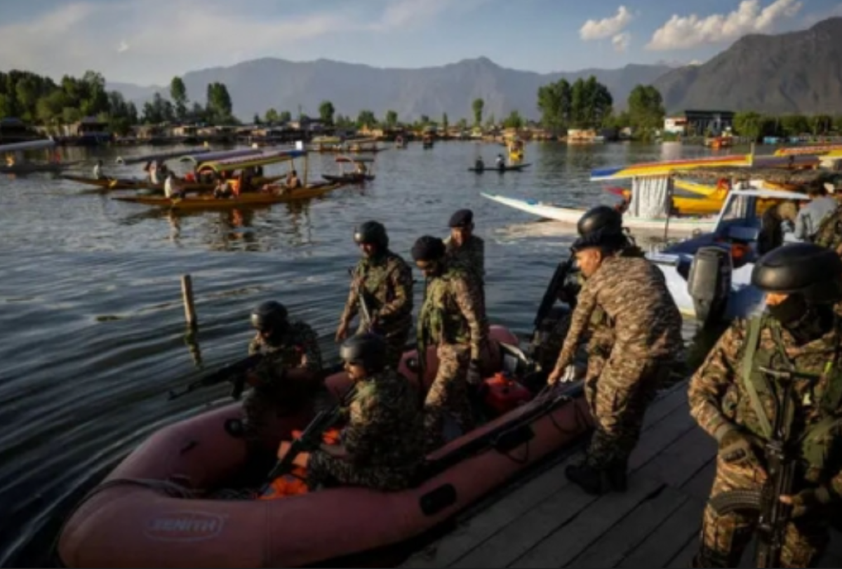 India and Pakistan troops exchange fire in Kashmir
