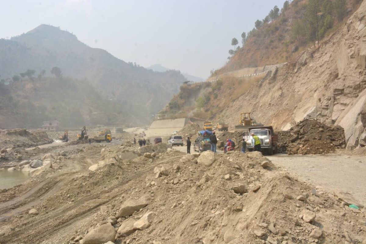 ‘Floodwater destroy diversion, blocking BP highway traffic.’