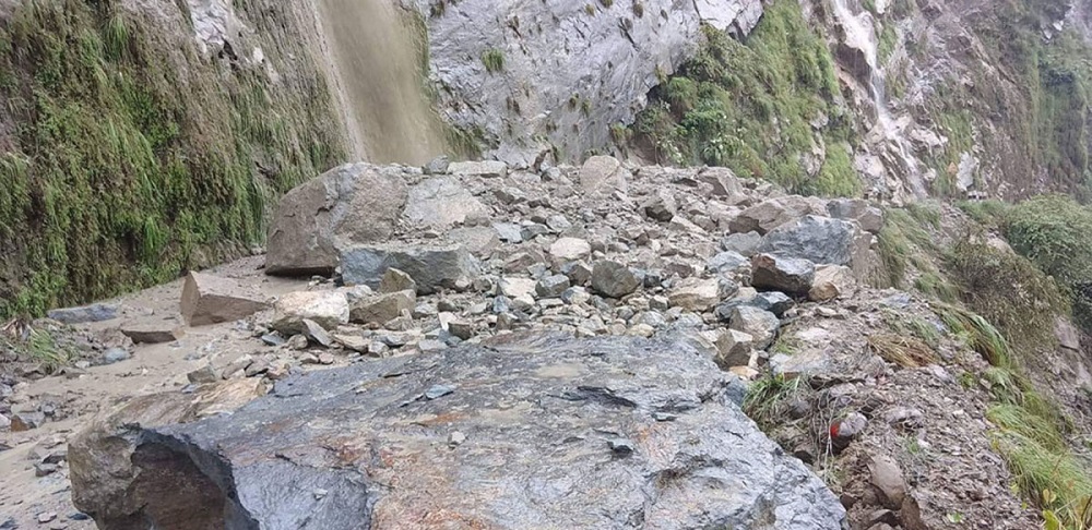 Floods and landslides obstruct highways