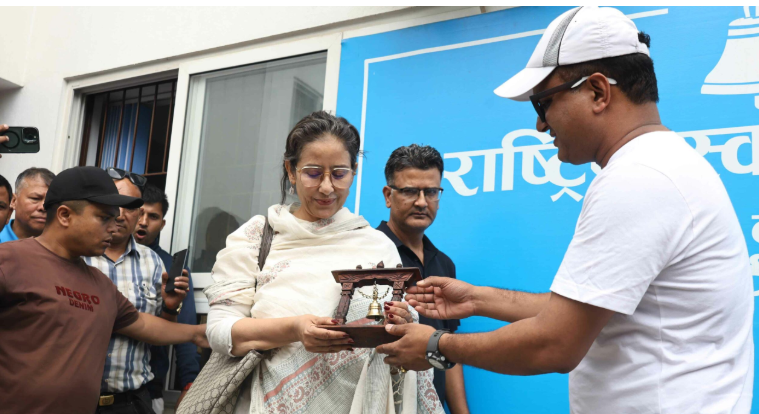 Manisha Koirala Signs in support of Rabi Lamichhane