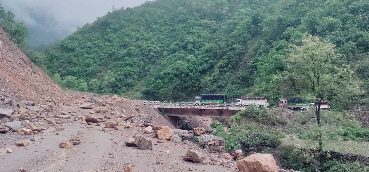 Roadways obstructed at seven places across country