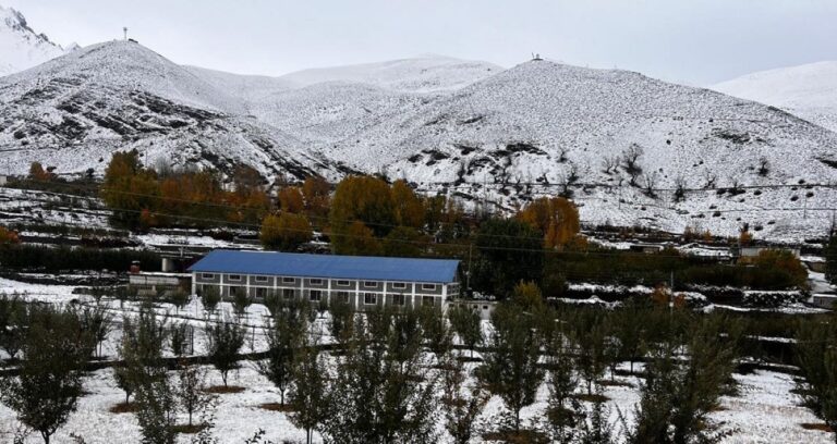 Mustang witnesses fourth snowfall, farmers elated