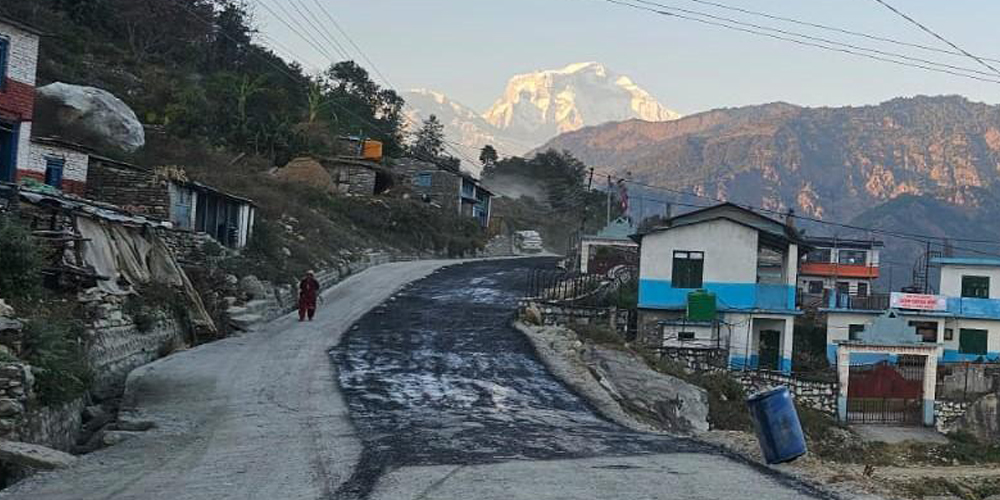 Kirakhor-Neptechaur section being blacktopped at a pace