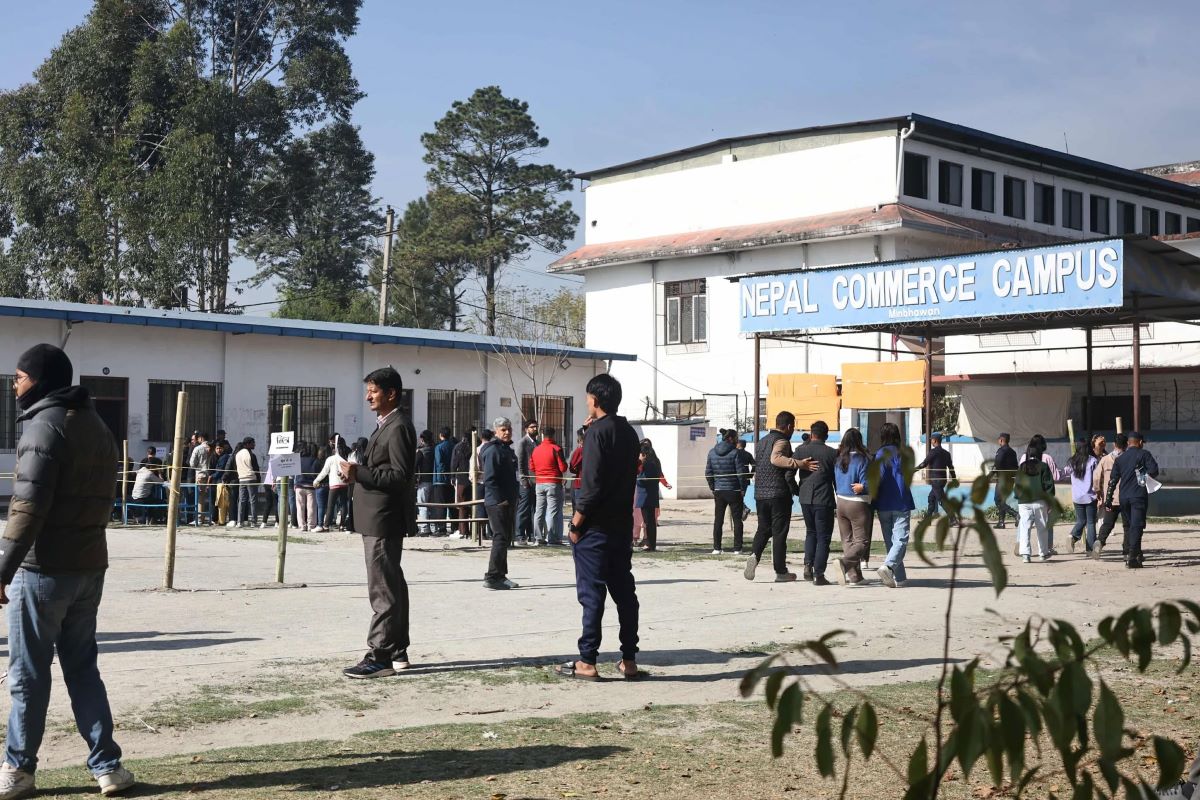 Government decides to remove political student organizations from schools and universities within two months