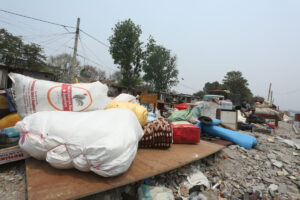 Thapathali squatters leaving settlements after police announcement (Photos)