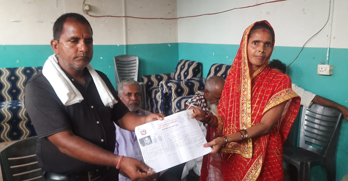 Rupani residents receive land ownership certificates after 50 years of settlement